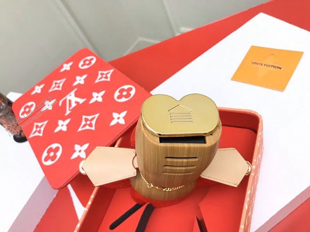 lv飾品 SNOWBOARD VIVIENNE玩偶 漆皮花瓣 lv擺件  lvqb1003